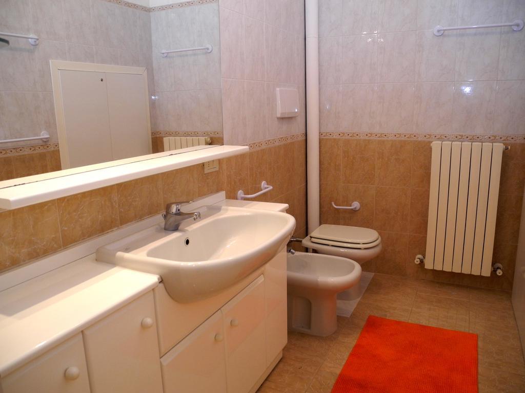 Ferienwohnung Collemare Pesaro Zimmer foto
